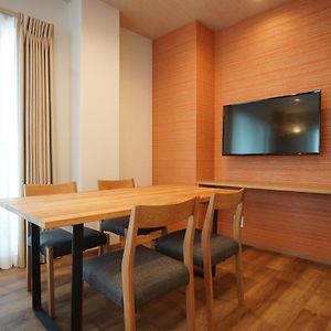 Wires Hotel James Zaka